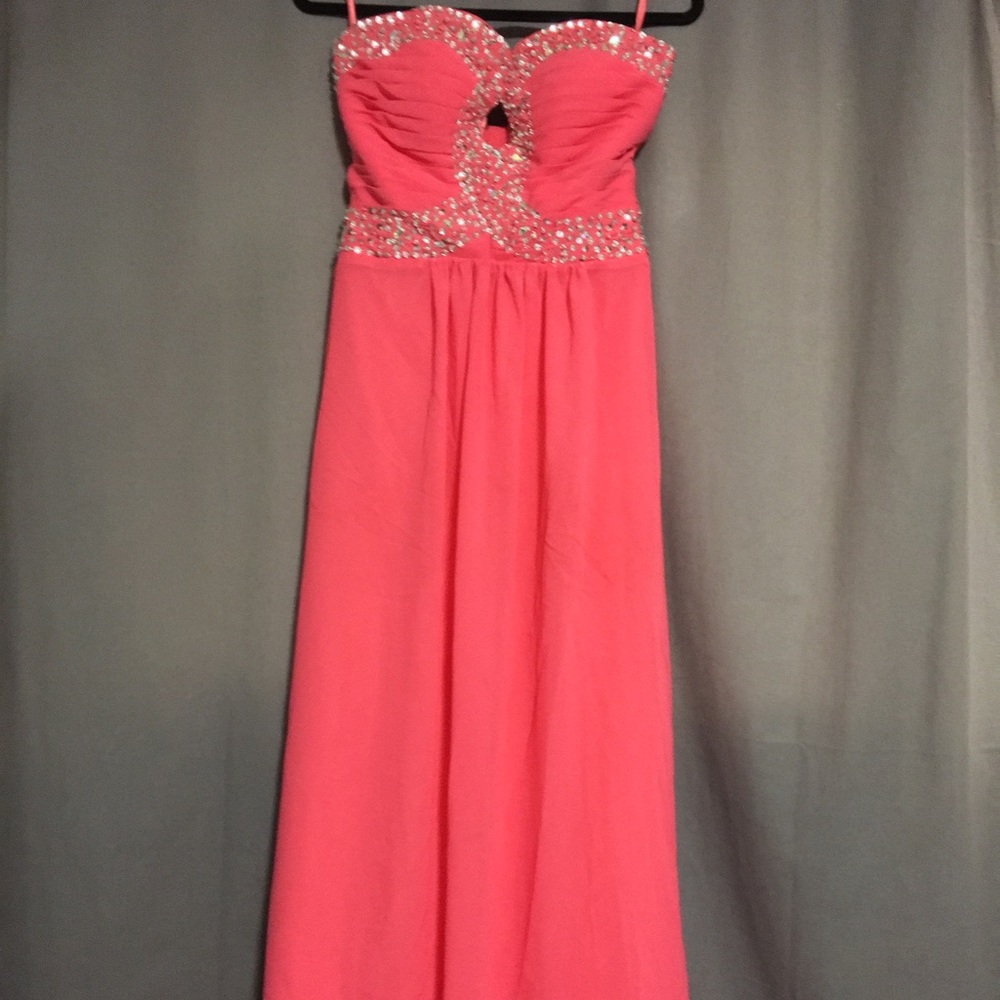 Coral Prom Dress. Size: SMALL
